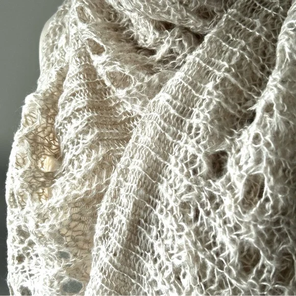🌸Women’s Open Knit Oblong Scarf. Color: Oatmeal - Picture 5 of 7